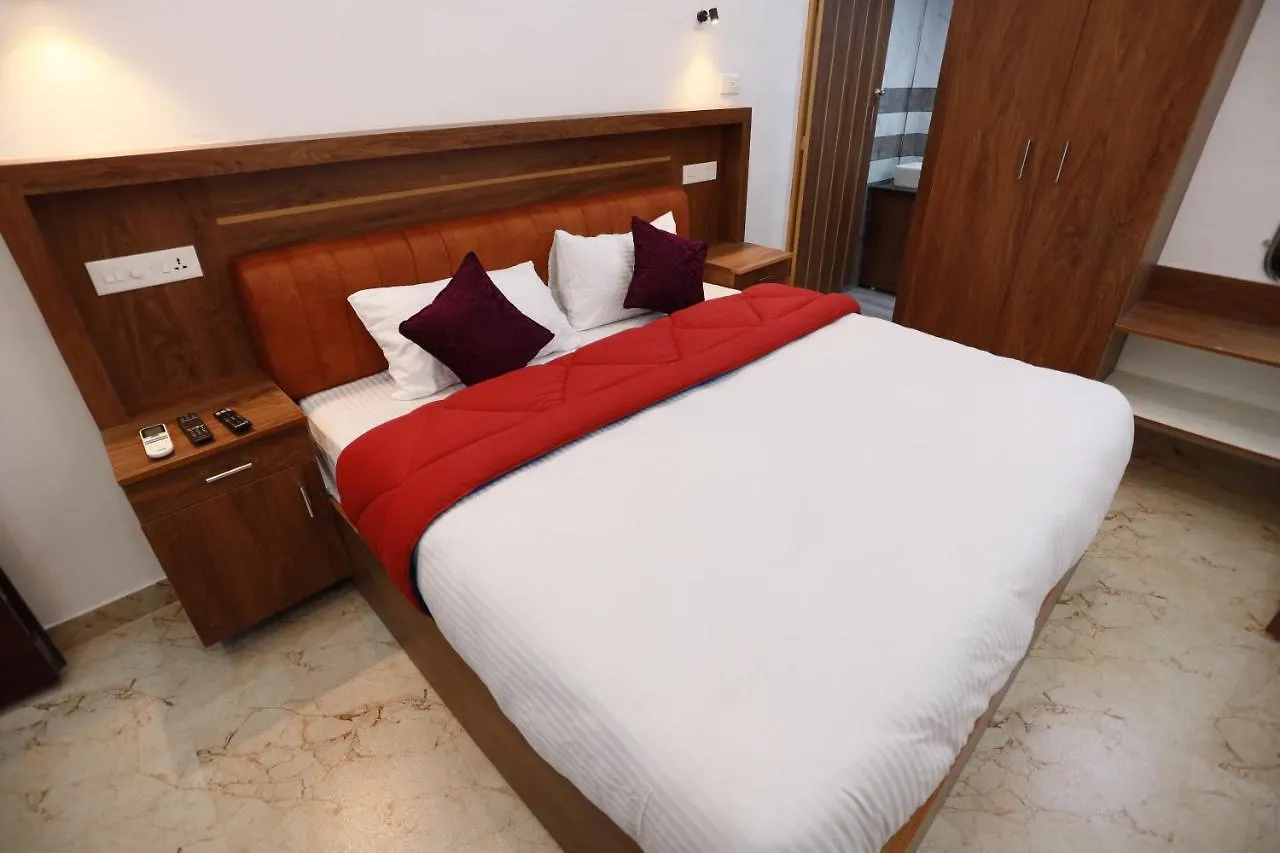 蒂鲁瓦尔拉 Kausthubhom Residency酒店 酒店