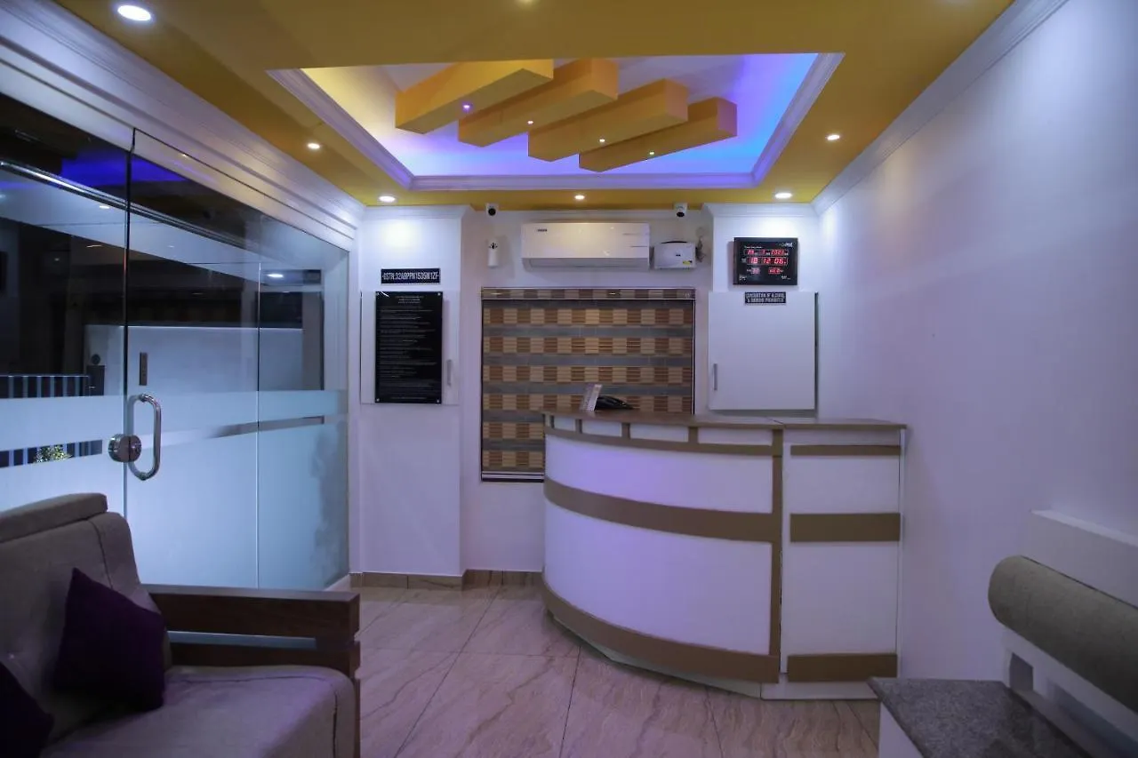 蒂鲁瓦尔拉 Kausthubhom Residency酒店